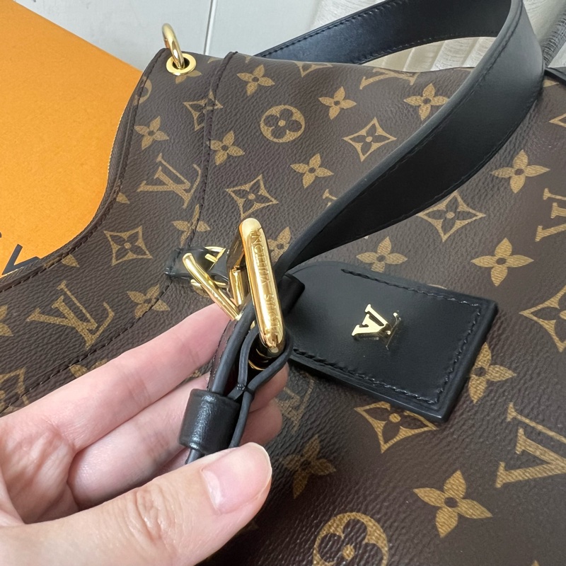 ෆ LV ODEON牛角包-12