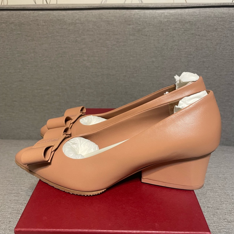 ferragamo裸色平底鞋5號-1