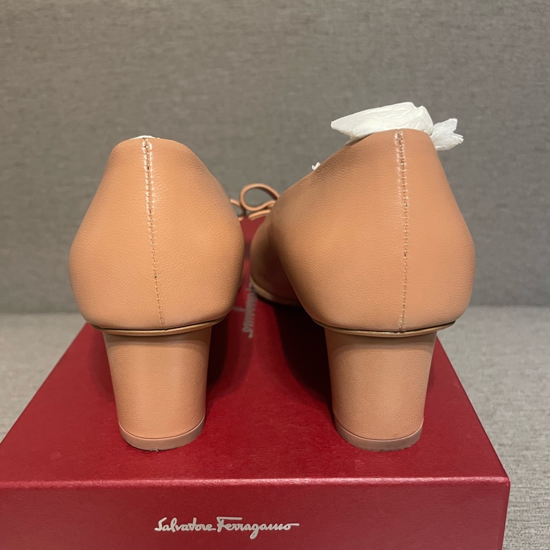 ferragamo裸色平底鞋5號-2