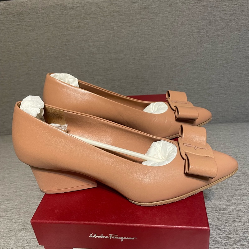 ferragamo裸色平底鞋5號-3