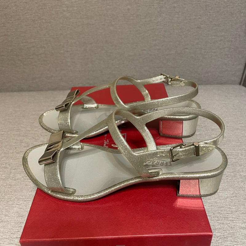 ferragamo銀色涼鞋6號-8