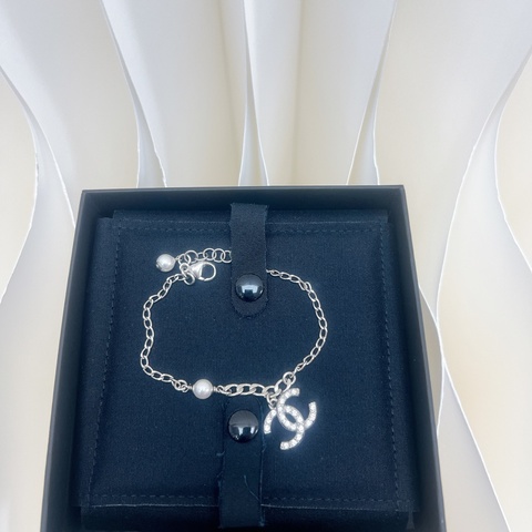 Chanel 21a 銀色雙c水鑽手鏈