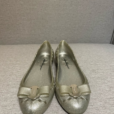 ferragamo銀色交鞋平底鞋6號