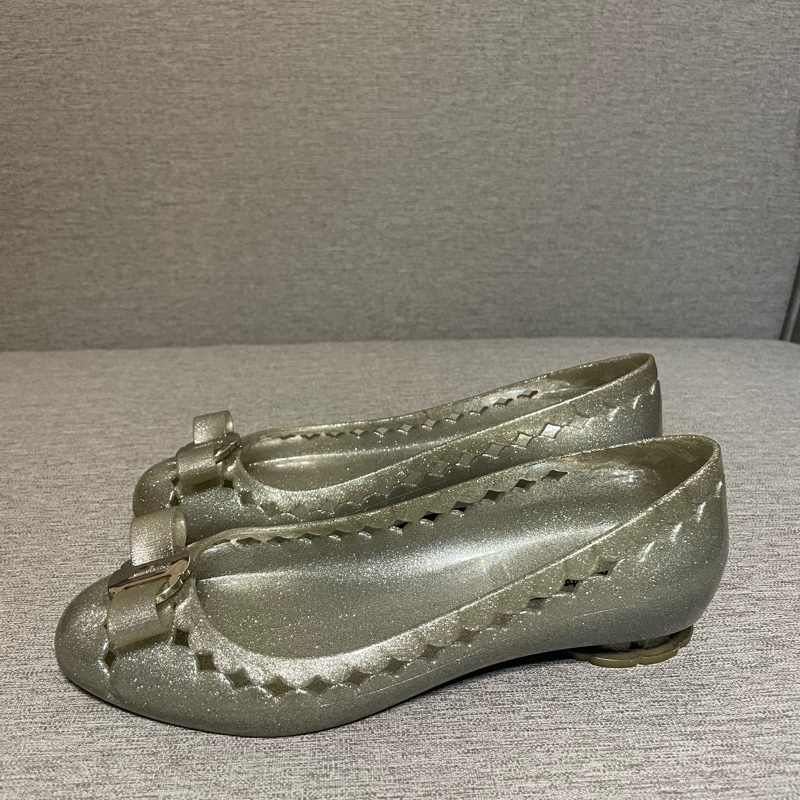 ferragamo銀色交鞋平底鞋6號-1