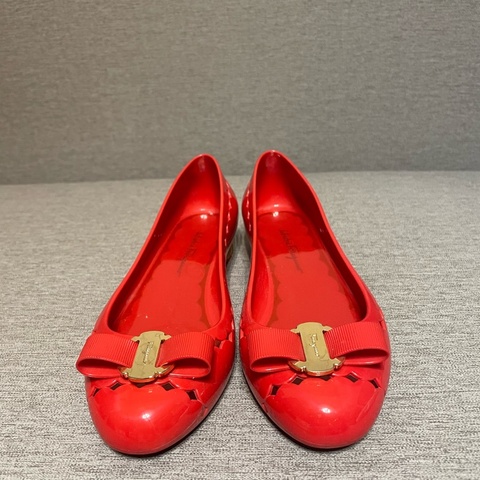 ferragamo紅色平底鞋6號