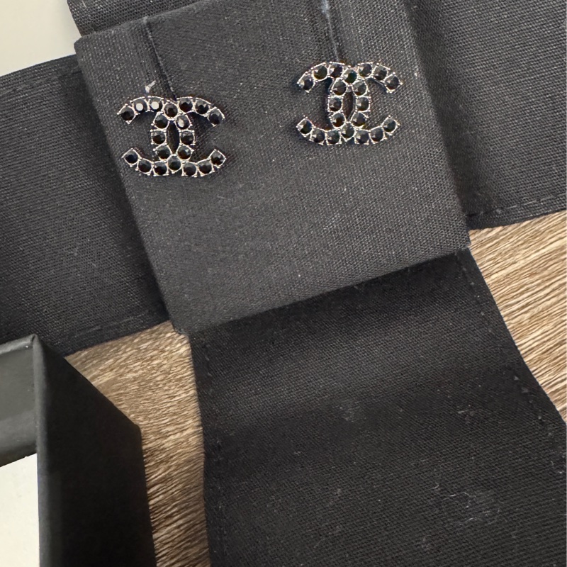 近全新Chanel 雙C字母中號logo銀色黑釦黑鑽耳針 耳環-0