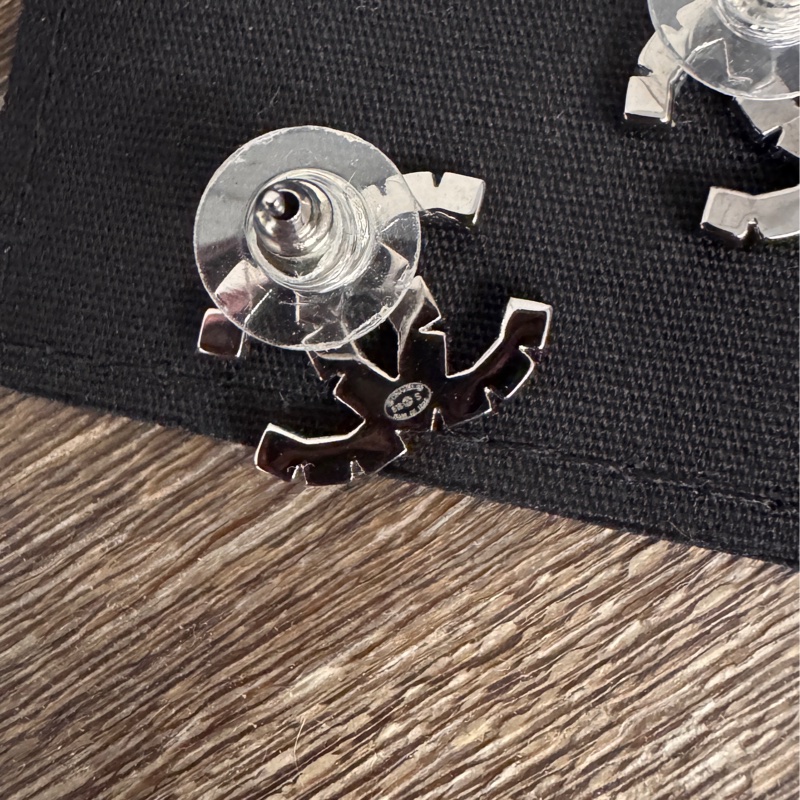 近全新Chanel 雙C字母中號logo銀色黑釦黑鑽耳針 耳環-6