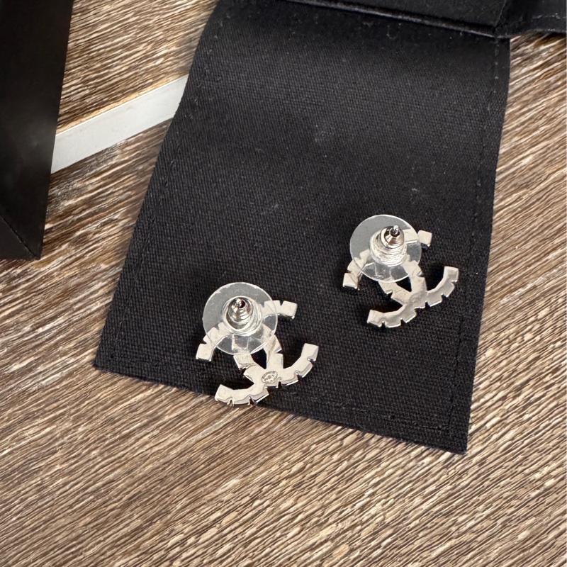 近全新Chanel 雙C字母中號logo銀色黑釦黑鑽耳針 耳環-7