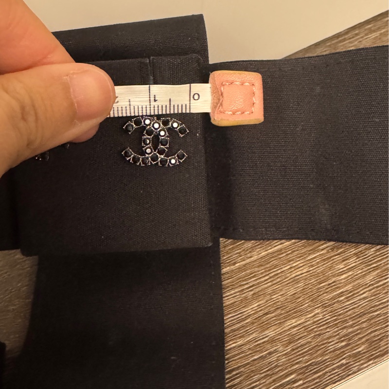 近全新Chanel 雙C字母中號logo銀色黑釦黑鑽耳針 耳環-8