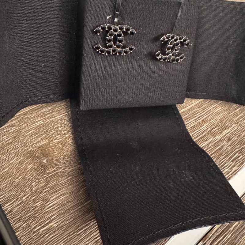 近全新Chanel 雙C字母中號logo銀色黑釦黑鑽耳針 耳環-9