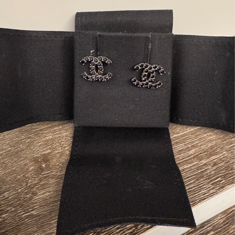 近全新Chanel 雙C字母中號logo銀色黑釦黑鑽耳針 耳環-10