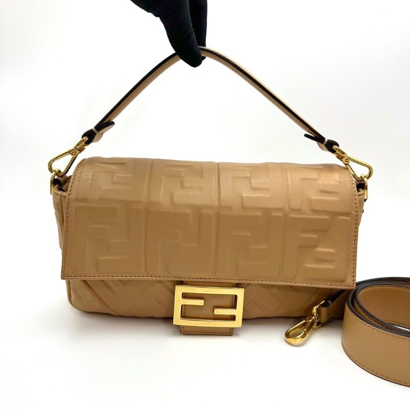 FENDI 奶茶色金扣全皮中號手提肩背法棍包27*14*6 98新配件塵袋-1