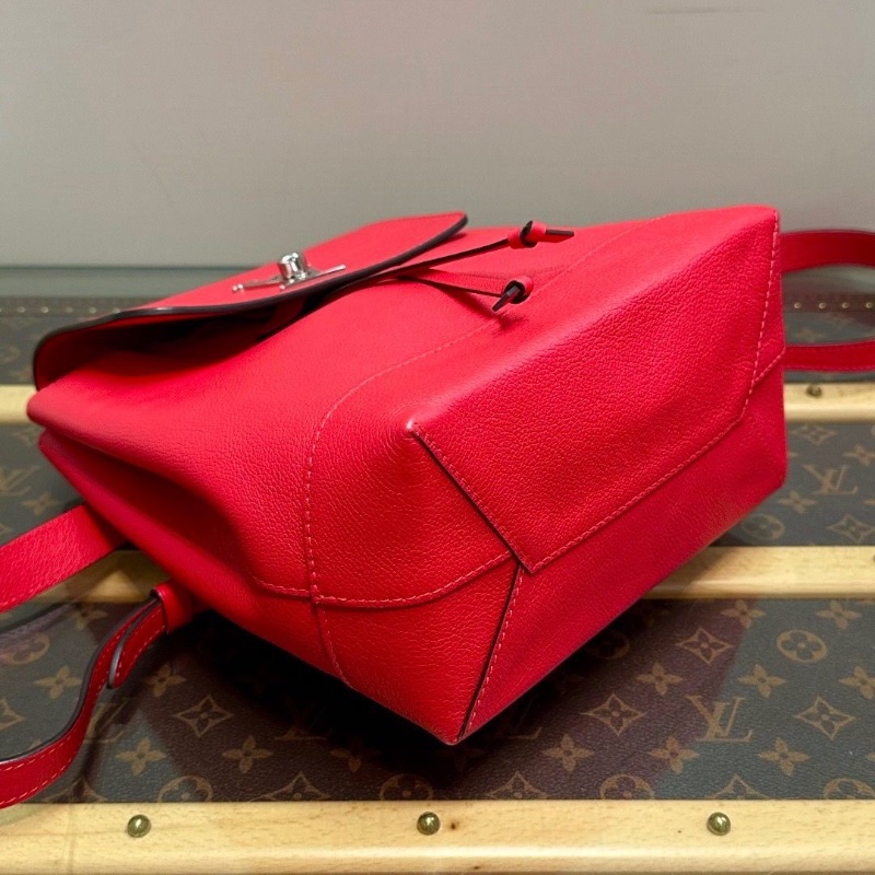 LV Lock me紅色銀扣後背包21*29*13 98新配件塵袋-3
