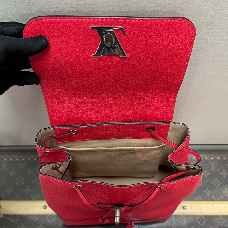 LV Lock me紅色銀扣後背包21*29*13 98新配件塵袋-6
