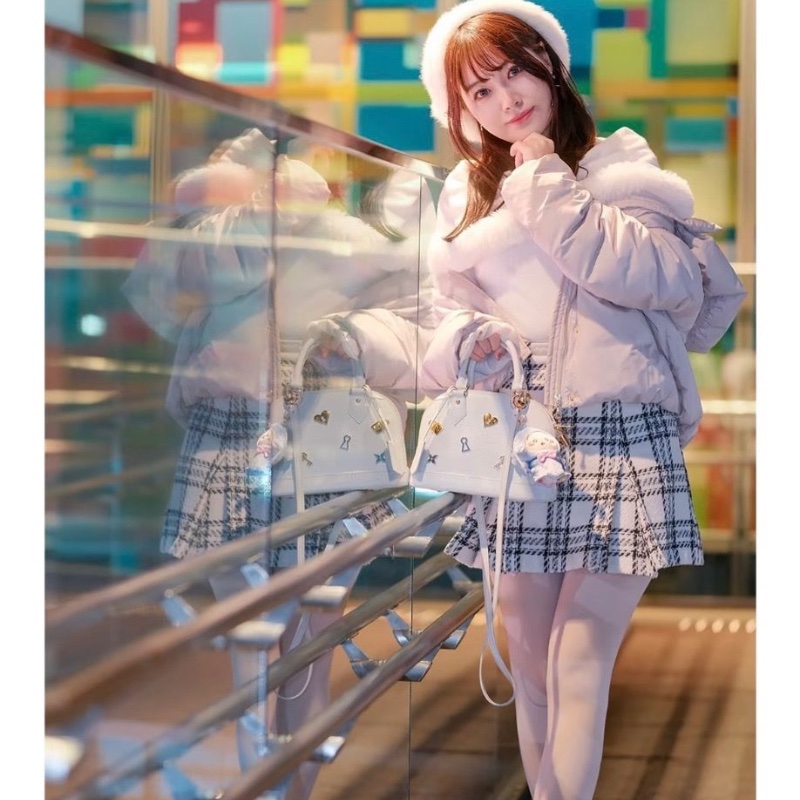 LV 白色水波紋貝殼bb 限量徽章款 24*18 98新配件塵袋-0