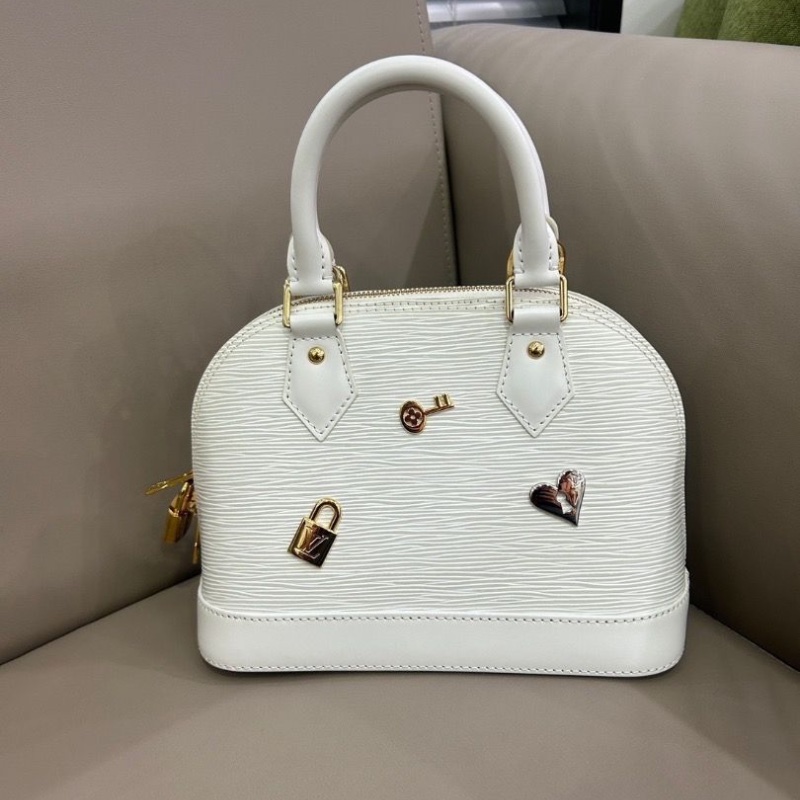 LV 白色水波紋貝殼bb 限量徽章款 24*18 98新配件塵袋-2