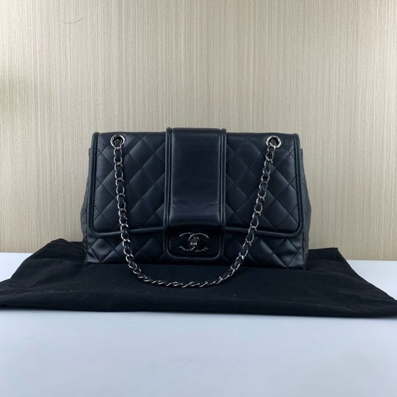 CHANEL 黑銀季節款cf 羊皮 鏈條包 20.5*30.5*8.5 98新配件保卡塵袋-1
