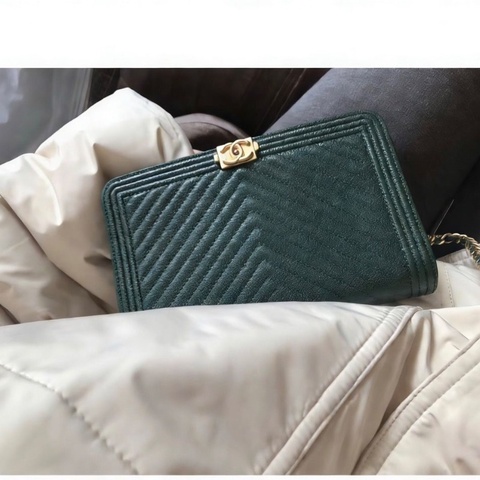 Chanel 發財woc綠色限量款 19*12*3.5 98新配件盒子保卡塵袋