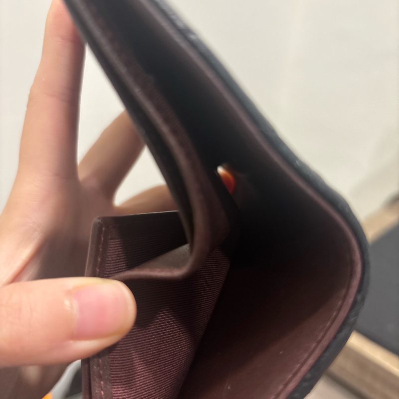 Chanel黑色羊皮山型紋金釦三折短夾-8