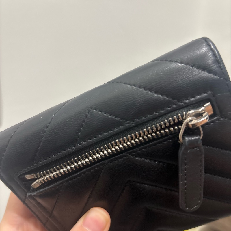 Chanel黑色羊皮山型紋金釦三折短夾-9