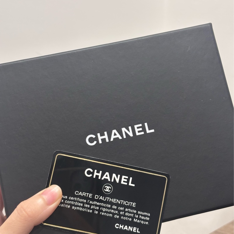 Chanel黑色羊皮山型紋金釦三折短夾-10