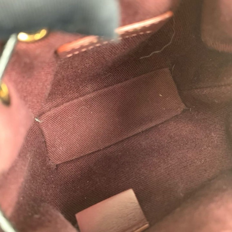 Chanel 黑金牛皮荔枝紋 抽繩mini水桶包 23p芯片款 12.5*10*7.5 98新配件盒子塵袋-4