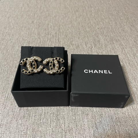 香奈兒雙C黑銀耳環