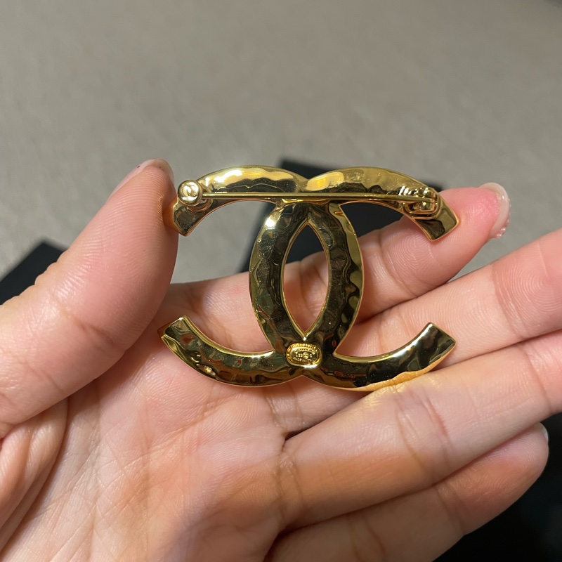 香奈兒金色胸針-2