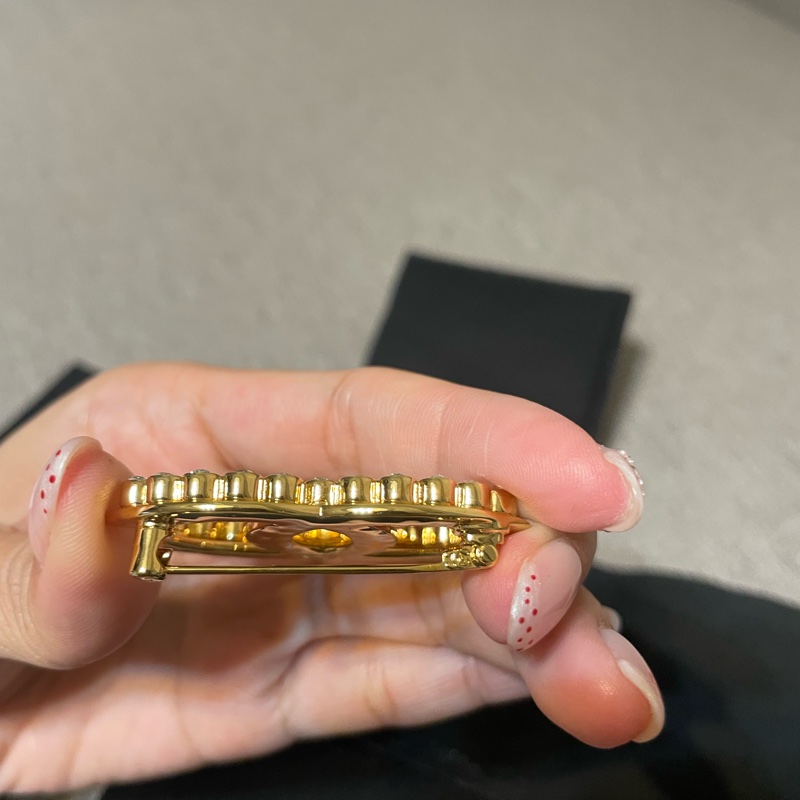 香奈兒金色胸針-3