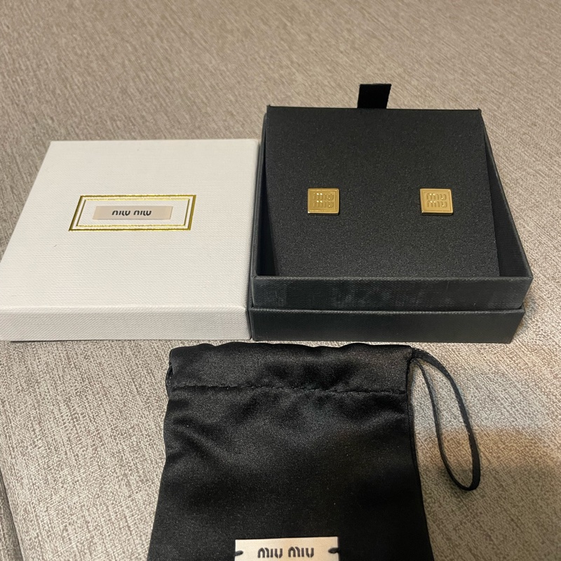 miumiu方型金色耳環-0