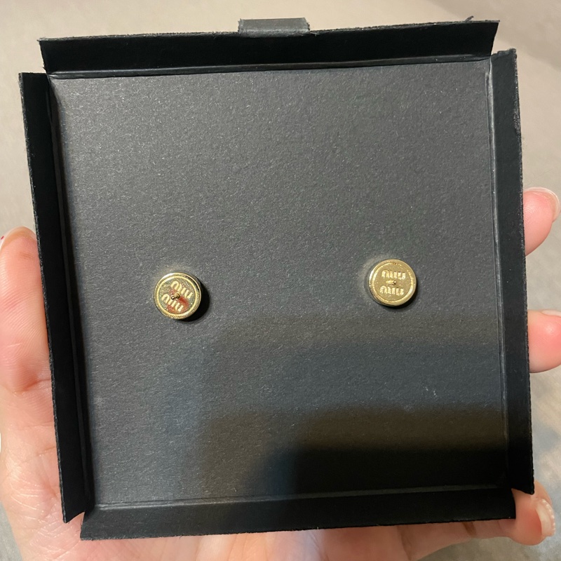 miumiu方型金色耳環-4