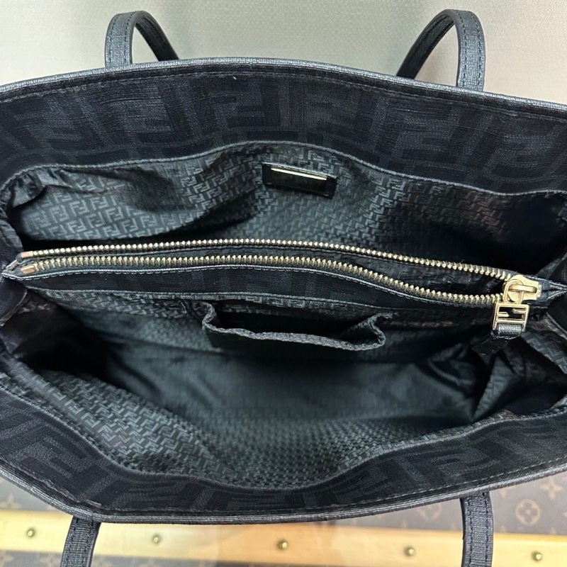 FENDI 黑色雙F紋老花手提腋下托特包30*31*10 98新配件塵袋-5