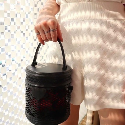 LV限量黑色鏤空雕花發財桶 芯片款 15*18*14 99新配件鑰匙鎖塵袋