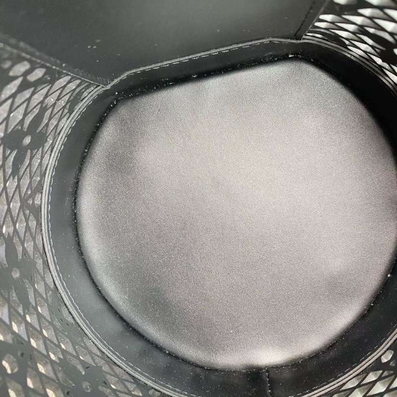 LV限量黑色鏤空雕花發財桶 芯片款 15*18*14 99新配件鑰匙鎖塵袋-5