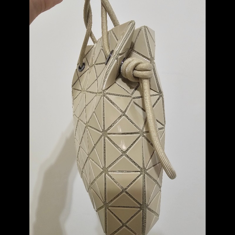 三宅一生ISSEY MIYAKE BAOBAO 水桶包 One tone 季節款 水桶包 鵝黃色-3