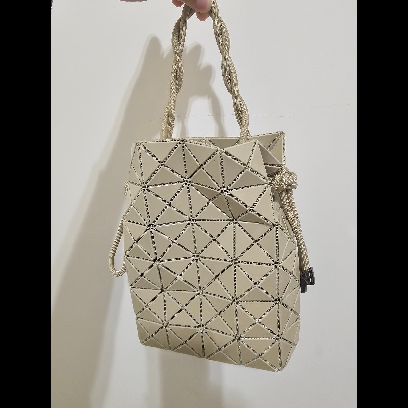 三宅一生ISSEY MIYAKE BAOBAO 水桶包 One tone 季節款 水桶包 鵝黃色-5