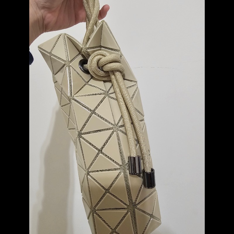 三宅一生ISSEY MIYAKE BAOBAO 水桶包 One tone 季節款 水桶包 鵝黃色-9