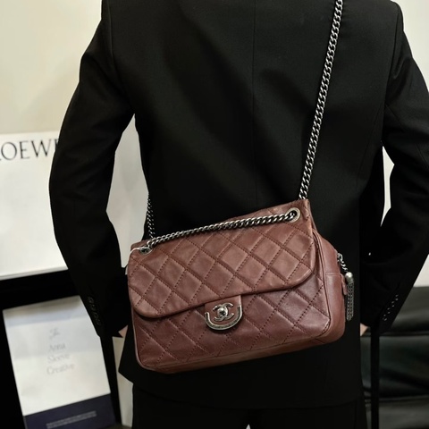 CHANEL 愛丁堡系列棕色銀扣肩背斜背包口蓋包26*14*6 98新配件塵袋