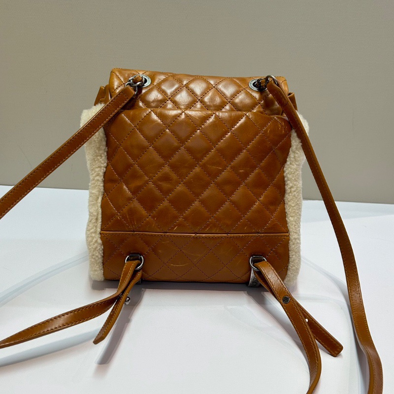 CHANEL焦糖色羊羔絨拼色後背包23*25*12 98新配件塵袋保卡-6