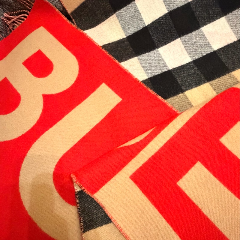 BURBERRY雙面大格紋圍巾-1