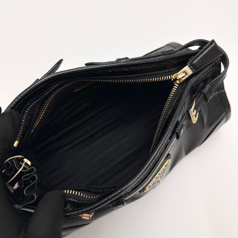 PRADA 黑金油蠟皮 SoftIux小號手提肩背斜背包26*14*12 全新閒置配件塵袋購證-2