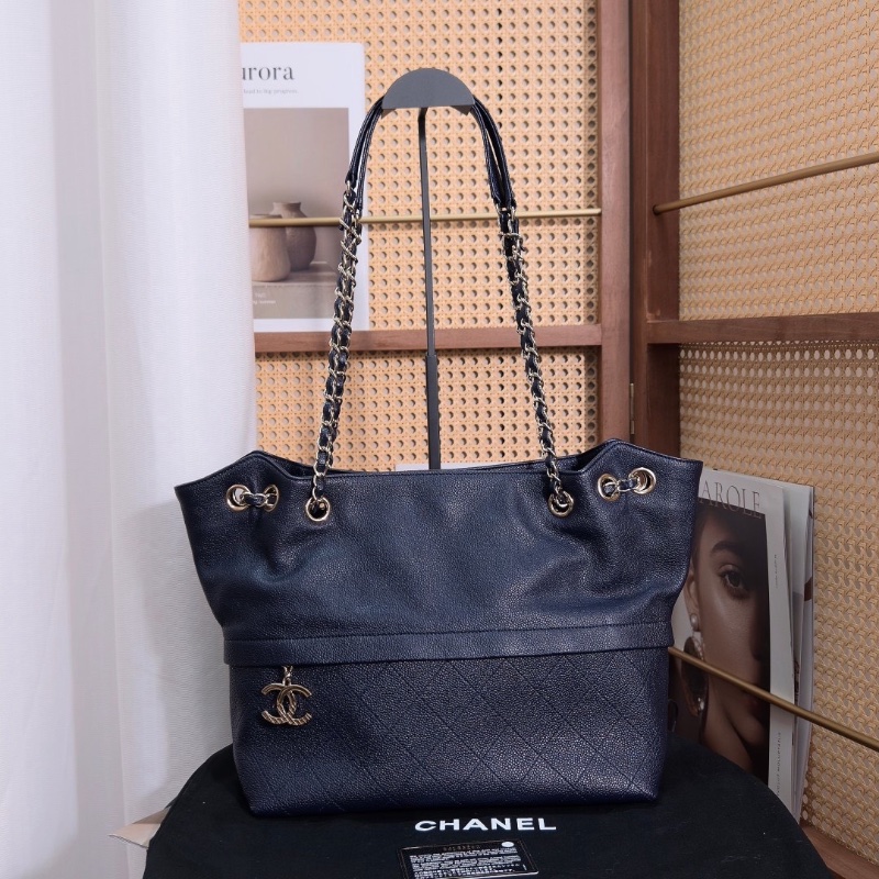 CHANEL 藏藍色金扣荔枝牛皮肩背斜背水桶托特包29*24*13 98新配件塵袋 保卡-1