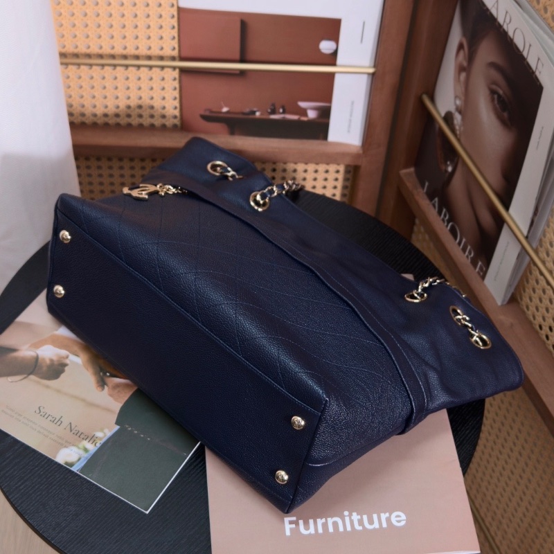 CHANEL 藏藍色金扣荔枝牛皮肩背斜背水桶托特包29*24*13 98新配件塵袋 保卡-3