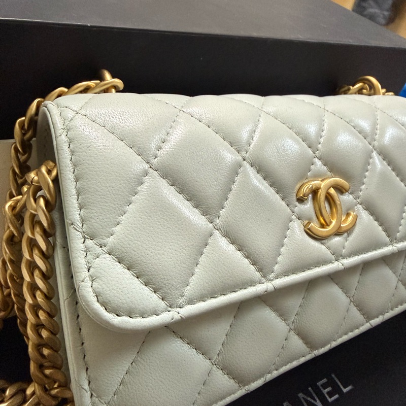 Chanel 山茶花17 cm mini手機包/肩背包 山茶花金色可調節扣-3