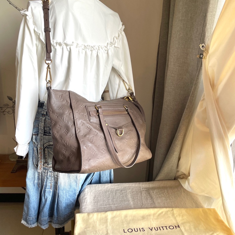 Louis Vuitton高級系列全皮托特包原10幾萬🎞LV老花字壓紋🎞 類never full🎞瀟🎞手提/肩背/側背/斜背/小資包/媽媽包/過夜包🎞正品🎞況好🎞🈶️原包附長背帶-1