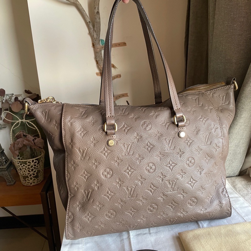 Louis Vuitton高級系列全皮托特包原10幾萬🎞LV老花字壓紋🎞 類never full🎞瀟🎞手提/肩背/側背/斜背/小資包/媽媽包/過夜包🎞正品🎞況好🎞🈶️原包附長背帶-3