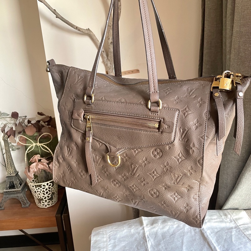 Louis Vuitton高級系列全皮托特包原10幾萬🎞LV老花字壓紋🎞 類never full🎞瀟🎞手提/肩背/側背/斜背/小資包/媽媽包/過夜包🎞正品🎞況好🎞🈶️原包附長背帶-7