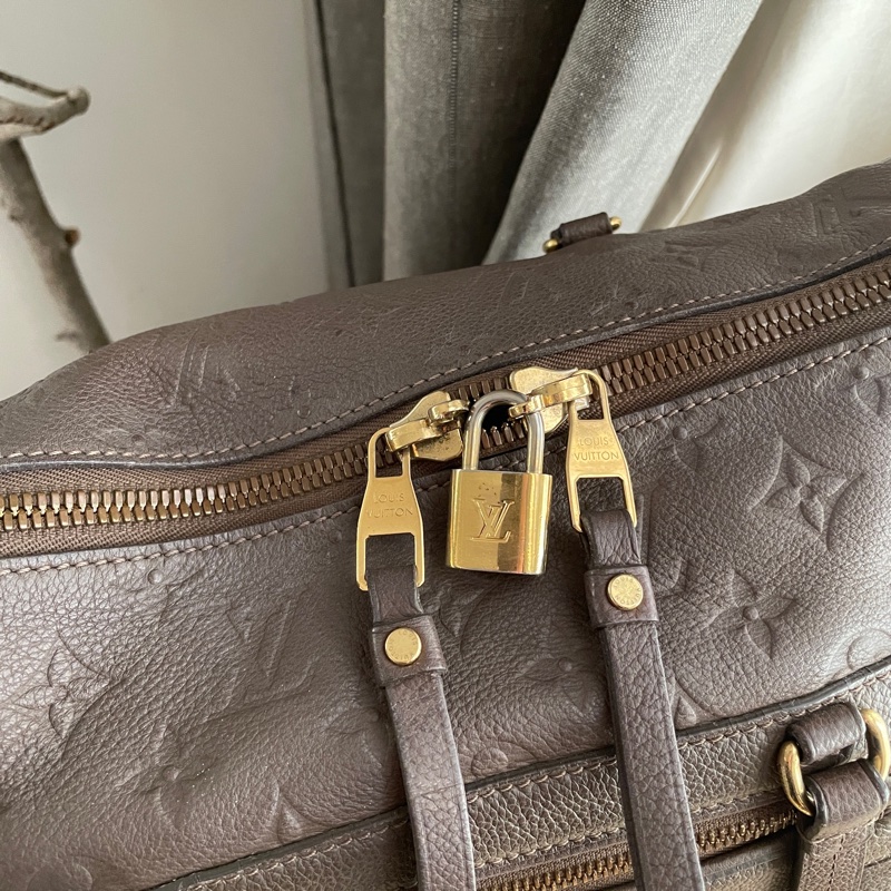 Louis Vuitton高級系列全皮托特包原10幾萬🎞LV老花字壓紋🎞 類never full🎞瀟🎞手提/肩背/側背/斜背/小資包/媽媽包/過夜包🎞正品🎞況好🎞🈶️原包附長背帶-10