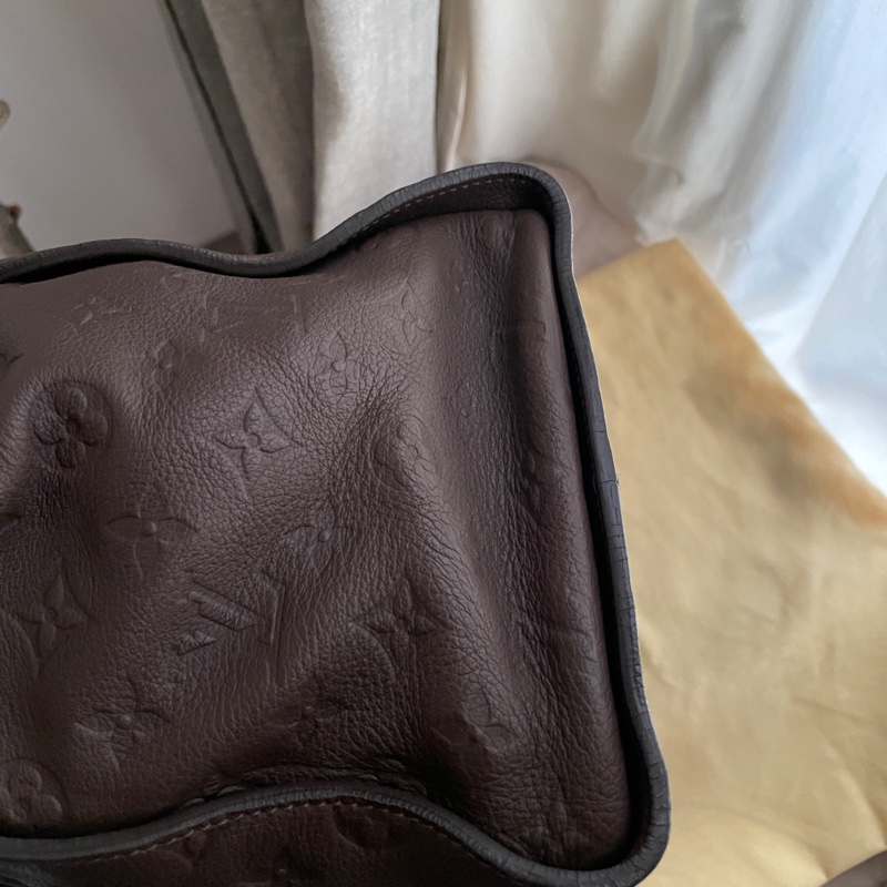 Louis Vuitton高級系列全皮托特包原10幾萬🎞LV老花字壓紋🎞 類never full🎞瀟🎞手提/肩背/側背/斜背/小資包/媽媽包/過夜包🎞正品🎞況好🎞🈶️原包附長背帶-38