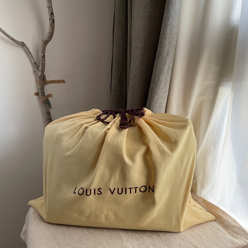 Louis Vuitton高級系列全皮托特包原10幾萬🎞LV老花字壓紋🎞 類never full🎞瀟🎞手提/肩背/側背/斜背/小資包/媽媽包/過夜包🎞正品🎞況好🎞🈶️原包附長背帶-63